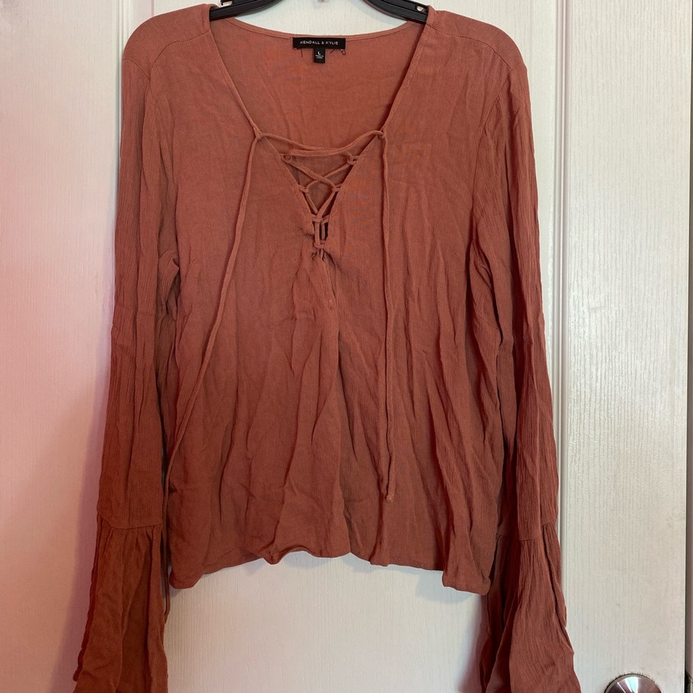 LAST CHANCE: KENDALL + KYLIE BELL SLEEVE TOP
